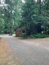Far away shot of the Fiber Arts Retreat Lodge at the Ramblewood